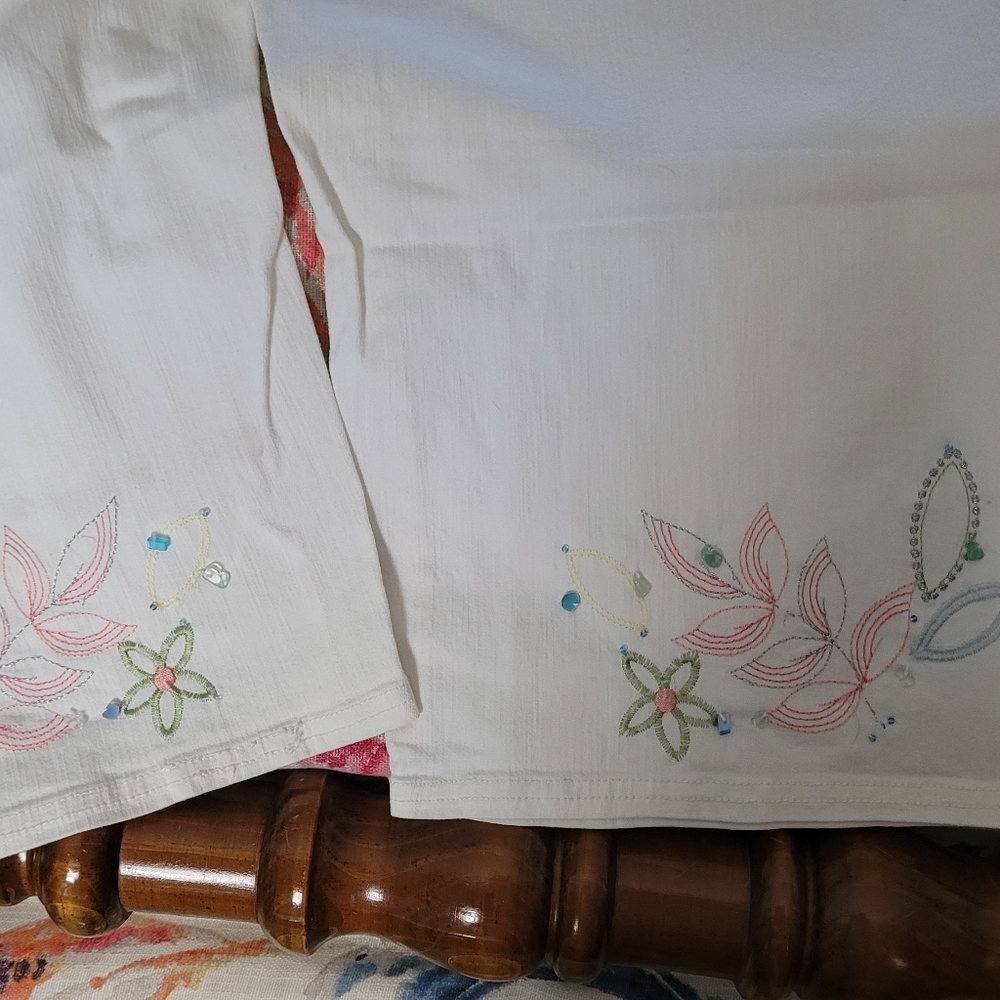 Dress Barn crop jeans, 20W, cute bottom embroidery & stones; both sides!